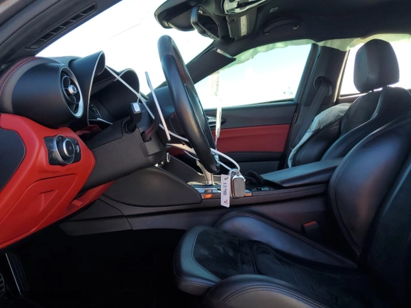 2019 Alfa Romeo Giulia Quadrifoglio with VIN ZARFAMEV4K7601298, listed as a Copart auction lot 43357985 with 0 mi miles and Salvage Title. Bid and sale history available at carsss.com. Image 7.