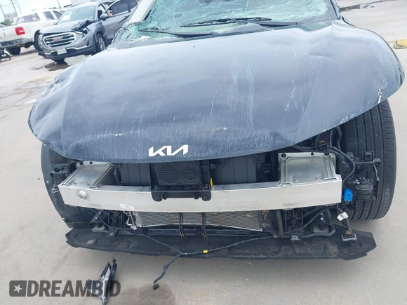 2024 Kia EV6 Light z VIN KNDC34LB7R5616772, wystawiony jako IAAI lot #42133260 z przebiegiem 10 415 mil mil oraz . Historia ofert i sprzedaży dostępna na DreamBid. Obrazek 6.