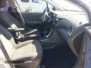 2019 Chevrolet Trax LS with VIN 3GNCJKSB3KL261348, listed as a IAAI auction lot 41933143 with 58,202 mi miles. Bid and sale history available at carsss.com. Image 5.