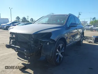 2017 Volkswagen Touareg Wolfsburg Edition z VIN WVGRF7BP1HD004308, wystawiony jako IAAI lot #41860019 z przebiegiem 74 044 mil mil oraz . Historia ofert i sprzedaży dostępna na DreamBid. Obrazek 2.