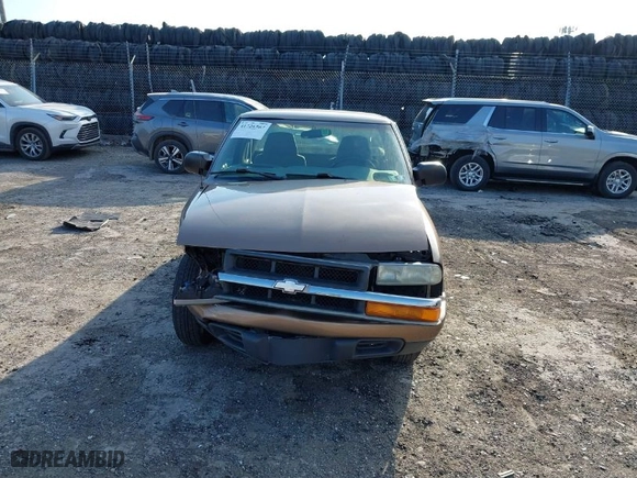 2003 Chevrolet S-10 with VIN 1GCCS19H438207874, listed as a IAAI auction lot 41726567 with NaN miles. Bid and sale history available at carsss.com. Image 12.