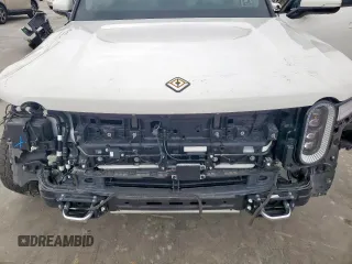 2022 Rivian R1T Adventure z VIN 7FCTGAAA8NN013508, wystawiony jako Copart lot #50834485 z przebiegiem Nie podano mil oraz Szkody całkowita. Historia ofert i sprzedaży dostępna na DreamBid. Obrazek 11.