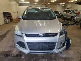 2013 Ford Escape SE z VIN 1FMCU9G90DUA34122, wystawiony jako Copart lot #60875735 z przebiegiem 174 118 mil mil oraz Szkoda całkowita • Salvage title. Historia ofert i sprzedaży dostępna na DreamBid. Obrazek 5.