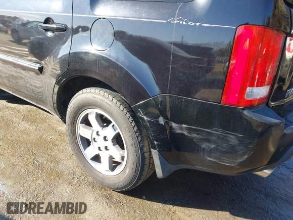 2010 Honda Pilot Touring with VIN 5FNYF4H95AB030531, listed as a IAAI auction lot 41441088 with 274,185 mi miles and . Bid and sale history available at carsss.com. Image 6.