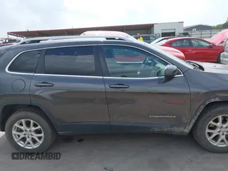 2015 Jeep Cherokee Latitude z VIN 1C4PJMCS2FW601271, wystawiony jako IAAI lot #41969742 z przebiegiem 94 224 mil mil oraz . Historia ofert i sprzedaży dostępna na DreamBid. Obrazek 13.