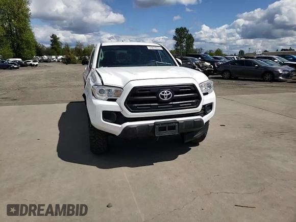 2017 Toyota Tacoma SR z VIN 5TFSX5EN8HX048354, wystawiony jako Copart lot #53874655 z przebiegiem 108 957 mil mil oraz Szkoda całkowita • Salvage title. Historia ofert i sprzedaży dostępna na DreamBid. Obrazek 13.