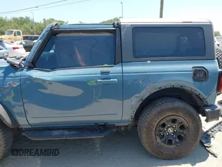 2021 Ford Bronco z VIN 1FMDE5CP5MLA98340, wystawiony jako IAAI lot #42064998 z przebiegiem 38 569 mil mil oraz . Historia ofert i sprzedaży dostępna na DreamBid. Obrazek 6.