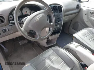 2007 Chrysler Town & Country Touring z VIN 2A4GP54L17R125711, wystawiony jako IAAI lot #41865946 z przebiegiem 169 558 mil mil oraz . Historia ofert i sprzedaży dostępna na DreamBid. Obrazek 13.