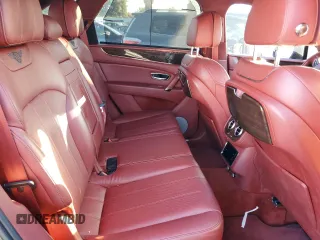2018 Bentley Bentayga Signature z VIN SJAAC2ZV7JC019555, wystawiony jako Copart lot #88089665 z przebiegiem 50 323 mil mil oraz Szkody całkowita. Historia ofert i sprzedaży dostępna na DreamBid. Obrazek 11.
