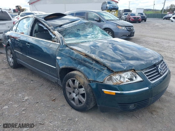 2001 Volkswagen Passat GLX with VIN WVWTH63B51E124484, listed as a IAAI auction lot 42043719 with 42,585 mi miles. Bid and sale history available at carsss.com. Image 1.