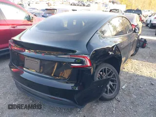 2024 Tesla Model 3 z VIN 5YJ3E1EA8RF728301, wystawiony jako IAAI lot #41865709 z przebiegiem 35 791 mil mil oraz . Historia ofert i sprzedaży dostępna na DreamBid. Obrazek 4.
