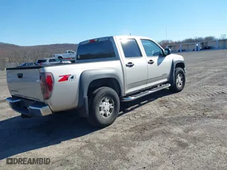 2005 Chevrolet Colorado 1SC LS Z85 with VIN 1GCDT136558285267, listed as a IAAI auction lot 41935351 with 263,520 mi miles. Bid and sale history available at carsss.com. Image 4.