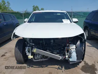 2022 Volkswagen Atlas SE z VIN 1V2HE2CA5NC225233, wystawiony jako IAAI lot #42366811 z przebiegiem 27 986 mil mil oraz . Historia ofert i sprzedaży dostępna na DreamBid. Obrazek 13.