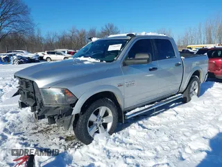 2015 Ram 1500 Big Horn z VIN 1C6RR7LT2FS620252, wystawiony jako IAAI lot #41149484 z przebiegiem 137 784 mil mil oraz . Historia ofert i sprzedaży dostępna na DreamBid. Obrazek 18.