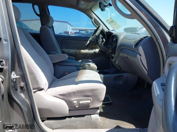 2004 Toyota Sequoia SR5 with VIN 5TDZT34A64S232608, listed as a IAAI auction lot 42032369 with 236,863 mi miles. Bid and sale history available at carsss.com. Image 5.