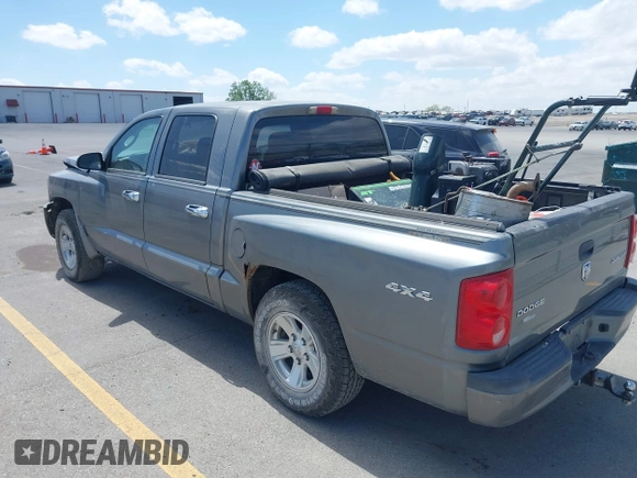 2010 Dodge Dakota Bighorn/Lonestar z VIN 1D7CW3GK4AS264452, wystawiony jako IAAI lot #42281697 z przebiegiem 106 599 mil mil oraz . Historia ofert i sprzedaży dostępna na DreamBid. Obrazek 3.
