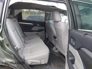 2018 Toyota Highlander SE with VIN 5TDJZRFH9JS823049, listed as a IAAI auction lot 39639165 with 85,990 mi miles and . Bid and sale history available at DreamBid. Image 8.