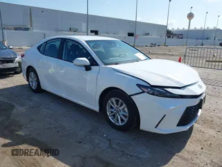 2025 Toyota Camry LE z VIN 4T1DAACK8SU118547, wystawiony jako IAAI lot #42379301 z przebiegiem 9 692 mil mil oraz . Historia ofert i sprzedaży dostępna na DreamBid. Obrazek 1.