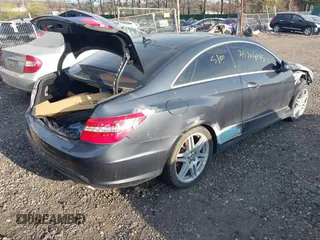2010 Mercedes-Benz E 550 with VIN WDDKJ7CB9AF032400, listed as a IAAI auction lot 42121696 with Not provided miles and . Bid and sale history available at DreamBid. Image 4.