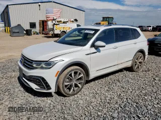 2023 Volkswagen Tiguan SEL R-Line z VIN 3VV4B7AX2PM047944, wystawiony jako Copart lot #62499075 z przebiegiem 45 589 mil mil oraz Czysty tytuł • Clean title. Historia ofert i sprzedaży dostępna na DreamBid. Obrazek 1.