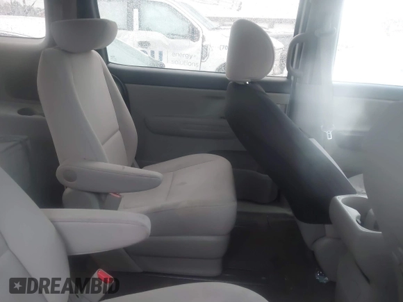 2020 Kia Sedona L with VIN KNDMA5C17L6595852, listed as a IAAI auction lot 41566584 with 102,712 mi miles. Bid and sale history available at carsss.com. Image 8.