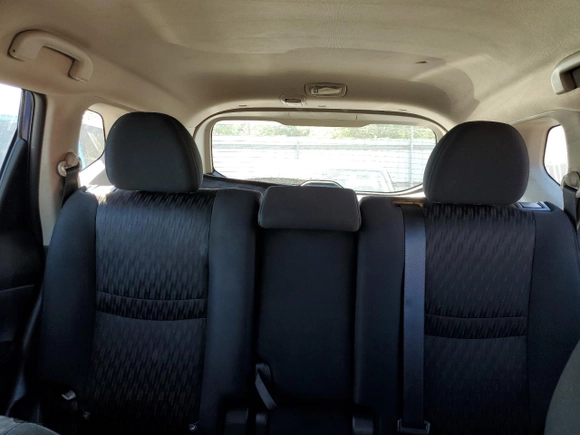 2018 Nissan Rogue SV z VIN 5N1AT2MV4JC760327, wystawiony jako Copart lot #55622075 z przebiegiem 121 294 mil mil oraz Szkoda całkowita • Salvage title. Historia ofert i sprzedaży dostępna na DreamBid. Obrazek 10.