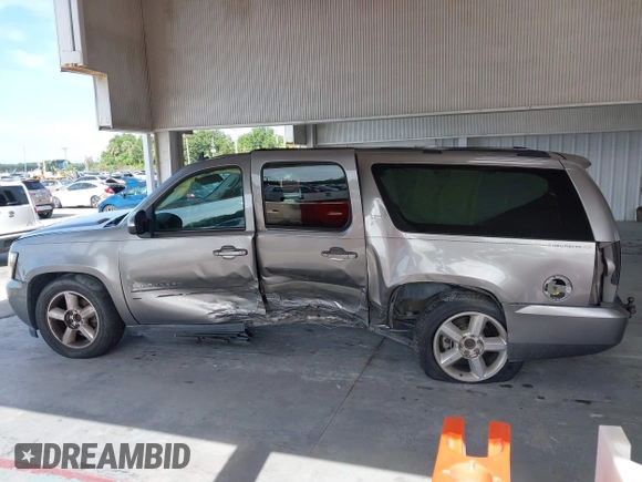 2007 Chevrolet Suburban LT с VIN 3GNFC16047G158109, выставлен на аукционе IAAI как лот 42607596 с пробегом 399 118 миль миль и . История ставок и продаж доступна на DreamBid. Изображение 14.