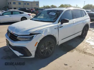 2024 Volkswagen Tiguan SE R-Line Black z VIN 3VVCB7AX1RM001262, wystawiony jako Copart lot #80100514 z przebiegiem 13 225 mil mil oraz Szkoda całkowita • Salvage title. Historia ofert i sprzedaży dostępna na DreamBid. Obrazek 1.