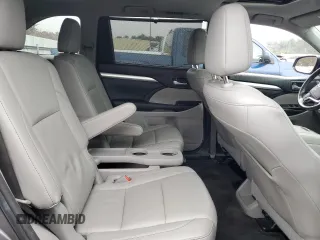 2014 Toyota Highlander XLE z VIN 5TDJKRFHXES037657, wystawiony jako Copart lot #53041445 z przebiegiem 134 344 mil mil oraz Szkoda całkowita • Salvage title. Historia ofert i sprzedaży dostępna na DreamBid. Obrazek 11.