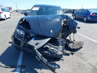 2018 Porsche Macan z VIN WP1AA2A59JLB13452, wystawiony jako IAAI lot #41990842 z przebiegiem Nie podano mil oraz . Historia ofert i sprzedaży dostępna na DreamBid. Obrazek 18.