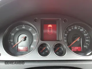 2008 Volkswagen Passat z VIN WVWXK73CX8E238508, wystawiony jako Copart lot #45810975 z przebiegiem 199 870 mil mil oraz Szkoda całkowita • Salvage title. Historia ofert i sprzedaży dostępna na DreamBid. Obrazek 9.