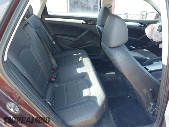 2012 Volkswagen Passat SE z VIN 1VWBP7A38CC087300, wystawiony jako IAAI lot #41752522 z przebiegiem 266 958 mil mil oraz . Historia ofert i sprzedaży dostępna na DreamBid. Obrazek 8.