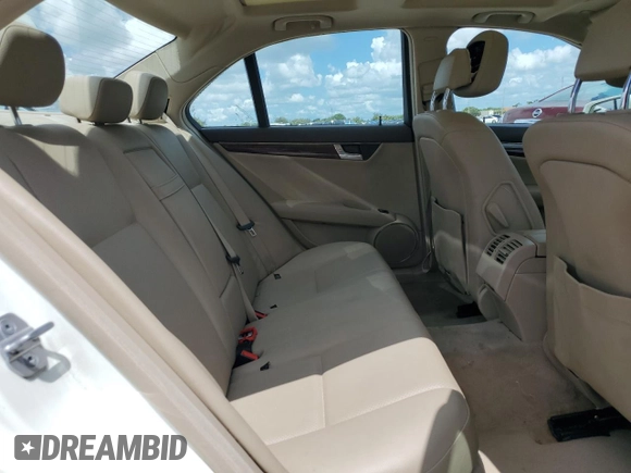 2011 Mercedes-Benz C 300 Sport z VIN WDDGF5EB8BA522981, wystawiony jako Copart lot #62497165 z przebiegiem 108 446 mil mil oraz Szkoda całkowita • Salvage title. Historia ofert i sprzedaży dostępna na DreamBid. Obrazek 10.