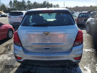 2020 Chevrolet Trax LS with VIN 3GNCJNSB1LL204858, listed as a Copart auction lot 44381885 with 33,377 mi miles and Salvage Title. Bid and sale history available at carsss.com. Image 6.