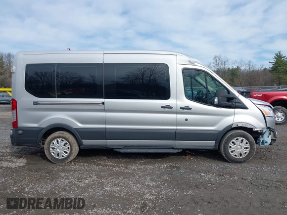 2017 Ford Transit Passenger XL z VIN 1FBAX2CG0HKA88590, wystawiony jako IAAI lot #41955797 z przebiegiem 135 287 mil mil oraz . Historia ofert i sprzedaży dostępna na DreamBid. Obrazek 13.