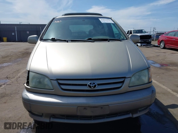 2002 Toyota Sienna LE with VIN 4T3ZF13C32U486822, listed as a IAAI auction lot 42019920 with 212,606 mi miles. Bid and sale history available at carsss.com. Image 12.