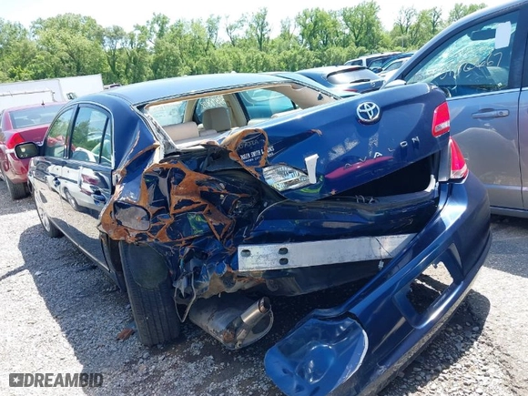2005 Toyota Avalon XL with VIN 4T1BK36B75U037653, listed as a IAAI auction lot 39348803 with 71,280 mi miles. Bid and sale history available at carsss.com. Image 3.