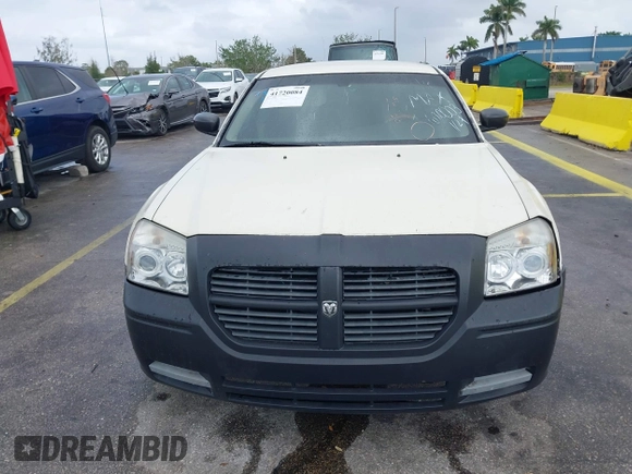 2005 Dodge Magnum SE with VIN 2D4FV48V55H680003, listed as a IAAI auction lot 41720084 with 239,029 mi miles. Bid and sale history available at carsss.com. Image 6.