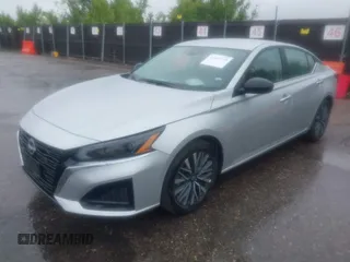 2025 Nissan Altima SV z VIN 1N4BL4DV0SN366601, wystawiony jako IAAI lot #42405749 z przebiegiem 4 790 mil mil oraz . Historia ofert i sprzedaży dostępna na DreamBid. Obrazek 18.