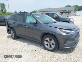 2022 Toyota RAV4 XLE z VIN 2T3W1RFV1NW188402, wystawiony jako IAAI lot #42487520 z przebiegiem 75 900 mil mil oraz . Historia ofert i sprzedaży dostępna na DreamBid. Obrazek 1.