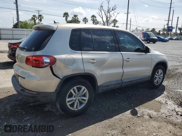 2012 Volkswagen Tiguan SE z VIN WVGAV7AX0CW509206, wystawiony jako Copart lot #52226395 z przebiegiem 108 922 mil mil oraz Szkody całkowita. Historia ofert i sprzedaży dostępna na DreamBid. Obrazek 3.