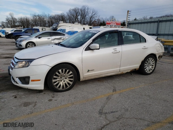 2011 Ford Fusion Hybrid with VIN 3FADP0L3XBR123946, listed as a Copart auction lot 55556934 with 237,386 mi miles and Non Repairable. Bid and sale history available at carsss.com. Image 1.