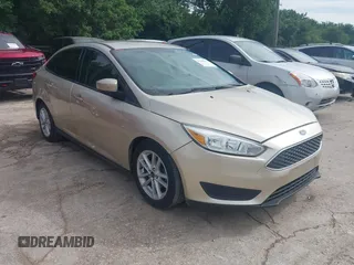 2018 Ford Focus SE z VIN 1FADP3F21JL331408, wystawiony jako IAAI lot #42385571 z przebiegiem 60 212 mil mil oraz . Historia ofert i sprzedaży dostępna na DreamBid. Obrazek 1.