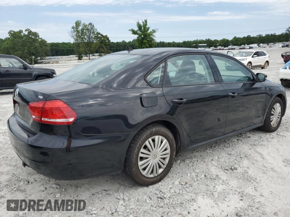 2014 Volkswagen Passat S z VIN 1VWAT7A30EC102382, wystawiony jako Copart lot #58178845 z przebiegiem 158 498 mil mil oraz Czysty tytuł • Clean title. Historia ofert i sprzedaży dostępna na DreamBid. Obrazek 3.