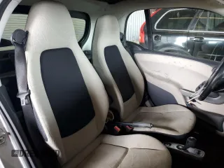 2013 Smart fortwo Passion z VIN WMEEJ9AA2DK673558, wystawiony jako Copart lot #50930415 z przebiegiem Nie podano mil oraz Tytuł czysty. Historia ofert i sprzedaży dostępna na DreamBid. Obrazek 10.