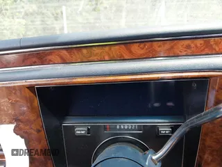 1991 Cadillac Brougham z VIN 1G6DW54E5MR723477, wystawiony jako IAAI lot #42535123 z przebiegiem 300 768 mil mil oraz . Historia ofert i sprzedaży dostępna na DreamBid. Obrazek 7.