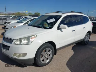 2011 Chevrolet Traverse 1LT z VIN 1GNKRGED1BJ288778, wystawiony jako IAAI lot #42064961 z przebiegiem 229 685 mil mil oraz . Historia ofert i sprzedaży dostępna na DreamBid. Obrazek 2.