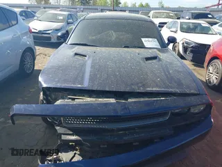 2013 Dodge Challenger SXT z VIN 2C3CDYAG2DH587643, wystawiony jako IAAI lot #41964792 z przebiegiem 179 791 mil mil oraz . Historia ofert i sprzedaży dostępna na DreamBid. Obrazek 12.