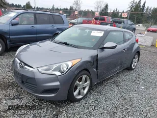2012 Hyundai Veloster w/Gray Int z VIN KMHTC6AD7CU037130, wystawiony jako IAAI lot #41778588 z przebiegiem 125 549 mil mil oraz . Historia ofert i sprzedaży dostępna na DreamBid. Obrazek 2.