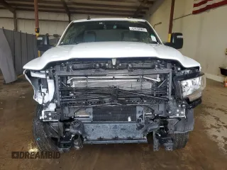2024 Ram 2500 Big Horn z VIN 3C6UR5DJ0RG406271, wystawiony jako Copart lot #64281275 z przebiegiem 15 019 mil mil oraz Czysty tytuł • Clean title. Historia ofert i sprzedaży dostępna na DreamBid. Obrazek 5.